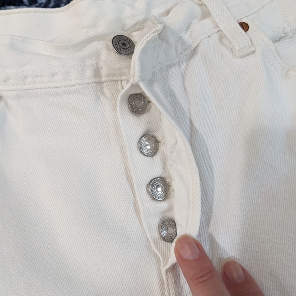 Levi's White 501 CT Customized & Tapered Distressed Crop Cotton Button Fly Jeans - Picture 12 of 16